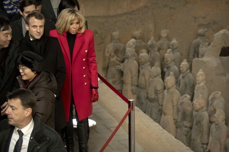 Ο Μακρόν στην Κίνα για μπίζνες και στρατηγική συνεργασία -Το δώρο στον ομόλογό του [εικόνες]  | iefimerida.gr 1