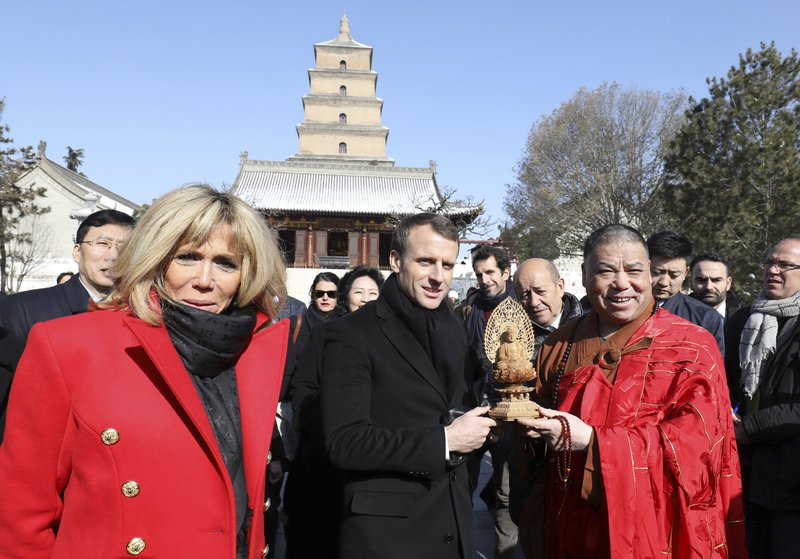 Ο Μακρόν στην Κίνα για μπίζνες και στρατηγική συνεργασία -Το δώρο στον ομόλογό του [εικόνες]  | iefimerida.gr 2