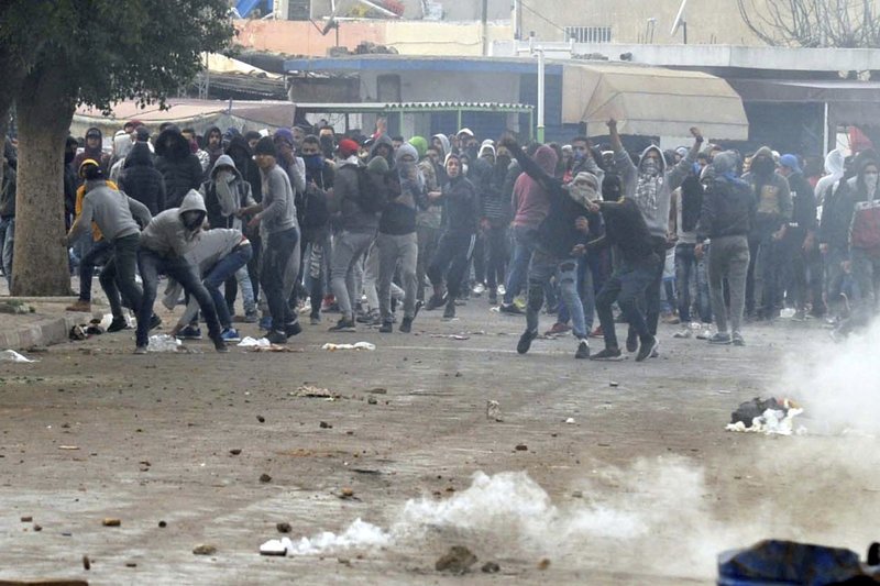 H Tυνησία αναγγέλλει μεταρρυθμίσεις εν μέσω διαδηλώσεων και ταραχών | iefimerida.gr 3
