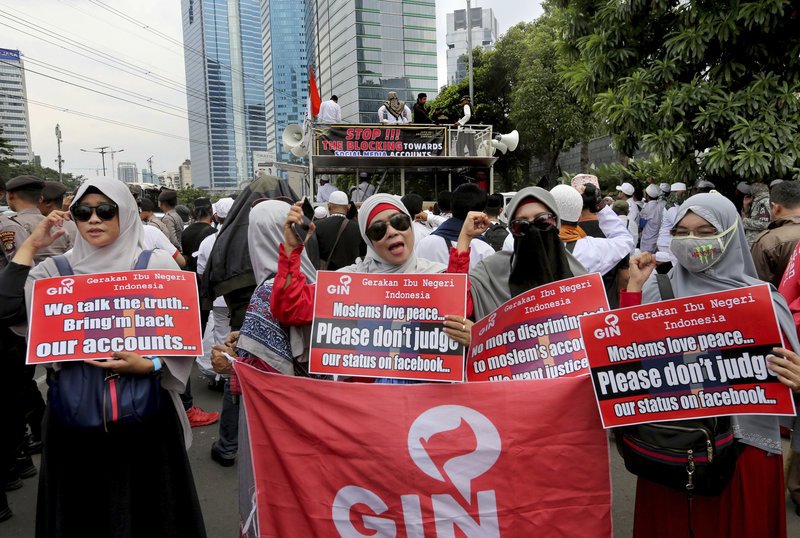 Ινδονησία: Ισλαμιστές διαμαρτύρονται κατά του Facebook [εικόνες] | iefimerida.gr 2