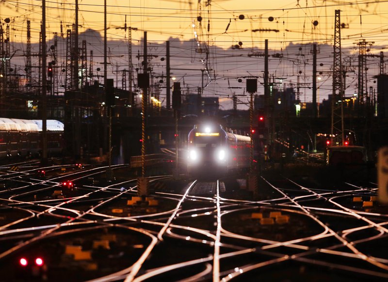 Η «Φρειδερίκη» προκάλεσε χάος στη Δ. Ευρώπη: Ξεριζώθηκαν δέντρα, στέγες, 10 νεκροί [εικόνες] | iefimerida.gr 3