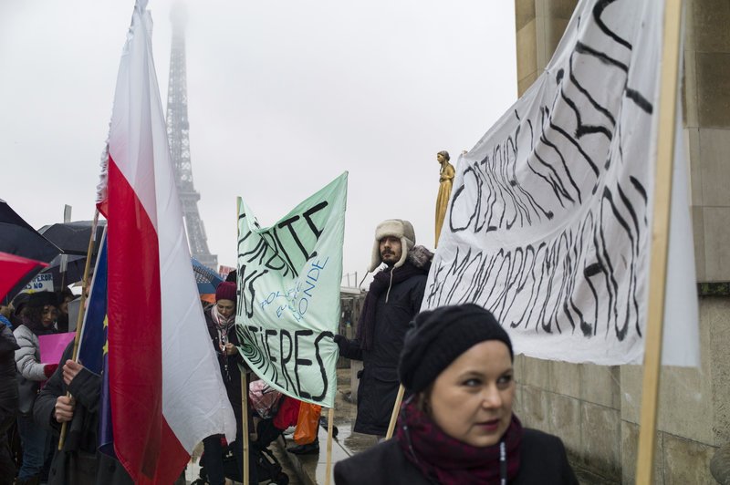 Πορείες υπέρ των γυναικών και εναντίον του Τραμπ στην Ευρώπη -«Ξεσηκωθείτε, ενωθείτε και πολεμήστε» [βίντεο]  | iefimerida.gr 0