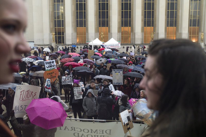 Πορείες υπέρ των γυναικών και εναντίον του Τραμπ στην Ευρώπη -«Ξεσηκωθείτε, ενωθείτε και πολεμήστε» [βίντεο]  | iefimerida.gr 3