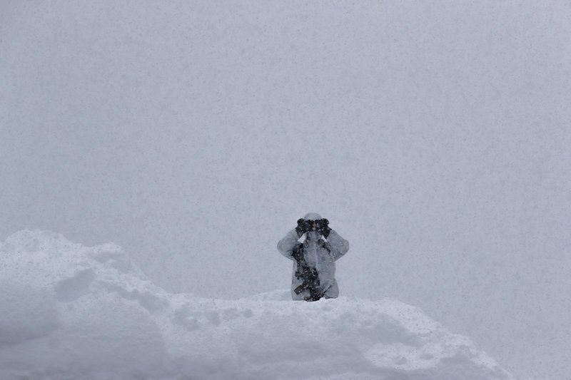 Στο ενάμισι μέτρο το χιόνι στο Νταβός -Εμπόδιο για λιμουζίνες και ελικόπτερα [εικόνες] | iefimerida.gr 0