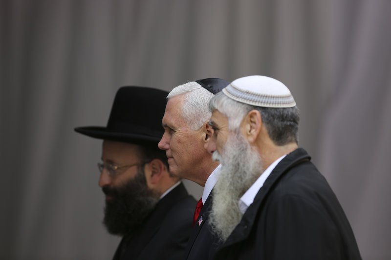 Στο Tείχος των Δακρύων προσευχήθηκε ο Πενς -«Εργαζόμαστε για ειρήνη στην περιοχή» [εικόνες] | iefimerida.gr 0