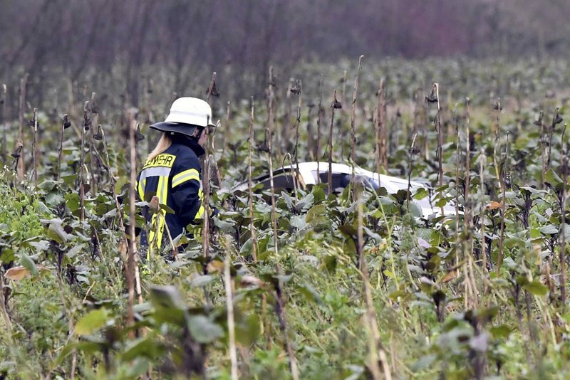 Γερμανία: Συγκρούστηκε αεροπλάνο με ελικόπτερο στον αέρα -4 νεκροί [εικόνες & βίντεο] | iefimerida.gr 2