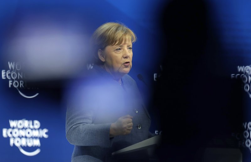 Spiegel: Ο Μακρόν ετοιμάζεται να πάρει τα ηνία της Ευρώπης από τη Μέρκελ | iefimerida.gr 1