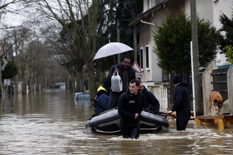 Δραματικές εικόνες από τη Γαλλία -Θα ξεπεράσει τα 6 μέτρα η στάθμη του Σηκουάνα [εικόνες] | iefimerida.gr 0