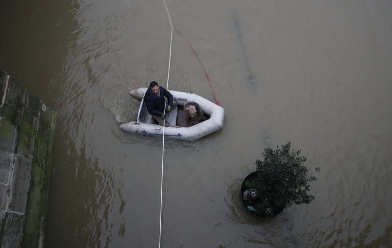 Σε επιφυλακή το Παρίσι -Εξακολουθεί να «φουσκώνει» ο Σηκουάνας [εικόνες & βίντεο]  | iefimerida.gr 5