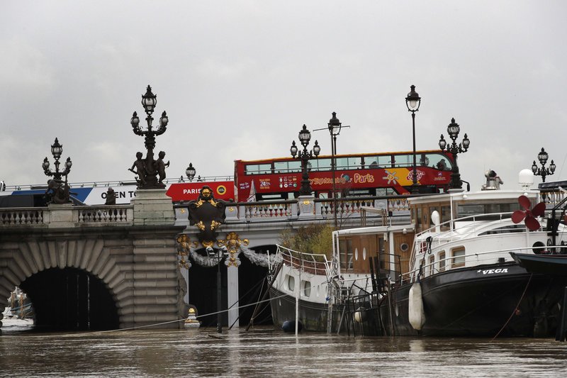 Δραματικές εικόνες από τη Γαλλία -Θα ξεπεράσει τα 6 μέτρα η στάθμη του Σηκουάνα [εικόνες] | iefimerida.gr 3
