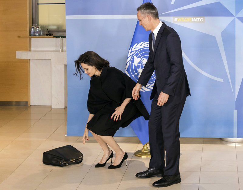 Η συγκλονιστική ομιλία της Αντζελίνα Τζολί στο ΝΑΤΟ: Οπλο πολέμου ο βιασμός | iefimerida.gr 9