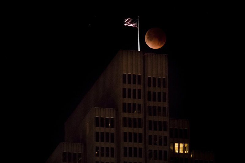 Μπλε, ματωμένη και σούπερ σελήνη -Το εντυπωσιακό φεγγάρι σε εικόνες απ' όλο τον κόσμο [εικόνες] | iefimerida.gr 10