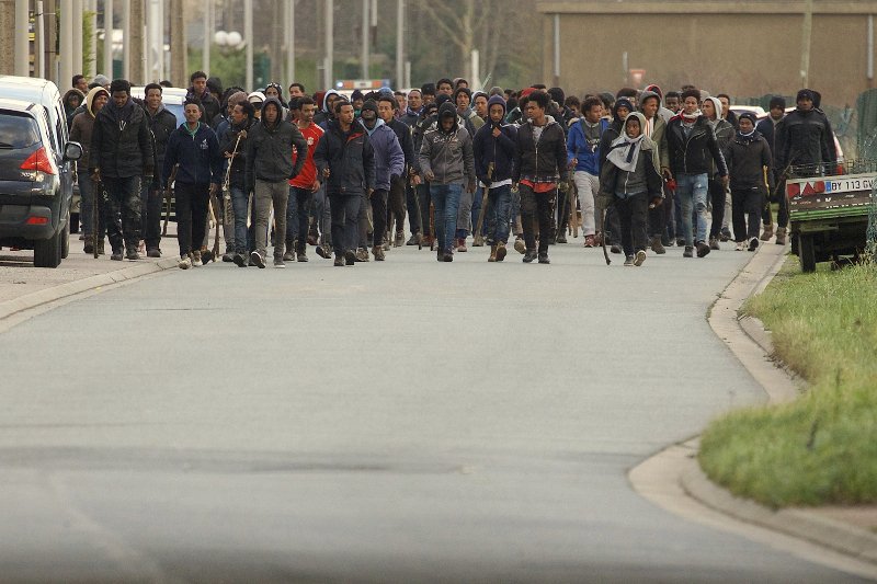 Αγριες συμπλοκές μεταναστών στο Καλαί -20 τραυματίες οι 4 σε κρίσιμη κατάσταση [εικόνα] | iefimerida.gr 0