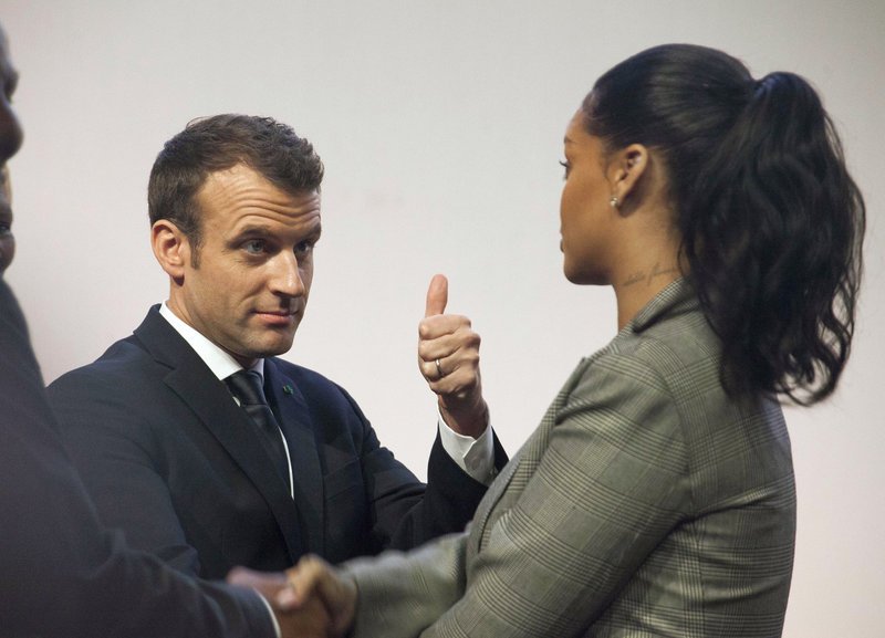 Η Ριάνα στο πλάι του Μακρόν για καλό σκοπό [εικόνες] | iefimerida.gr 1