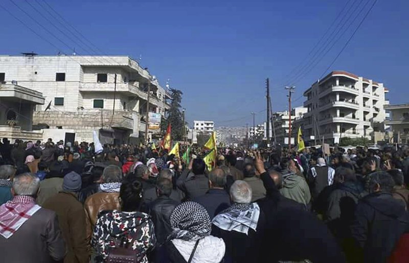 Συρία: Εκατοντάδες Κούρδοι κατέκλυσαν την Αφρίν -Κατά των τουρκικών επιχειρήσεων [εικόνες] | iefimerida.gr 1