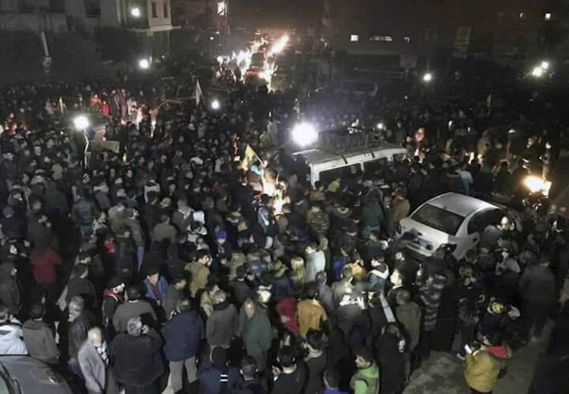 Συρία: Εκατοντάδες Κούρδοι κατέκλυσαν την Αφρίν -Κατά των τουρκικών επιχειρήσεων [εικόνες] | iefimerida.gr 2