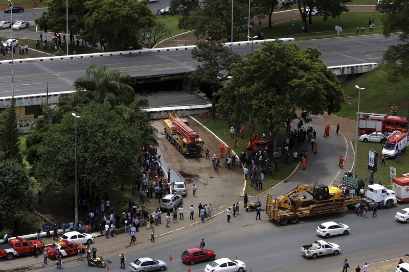 Βραζιλία: Κατέρρευσε τμήμα αυτοκινητοδρόμου στο κέντρο της πρωτεύουσας [εικόνες] | iefimerida.gr 2