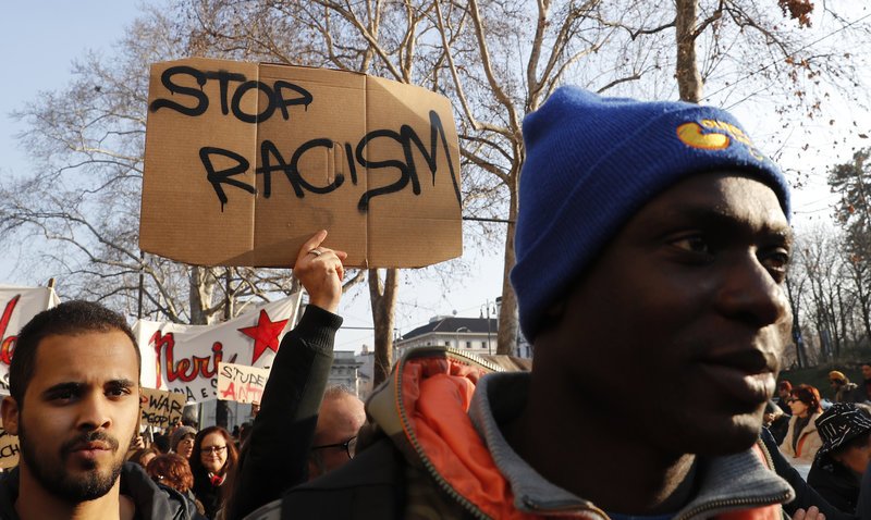 30.000 άτομα σε αντιρατσιστική πορεία στη Ματσεράτα [εικόνες] | iefimerida.gr 1