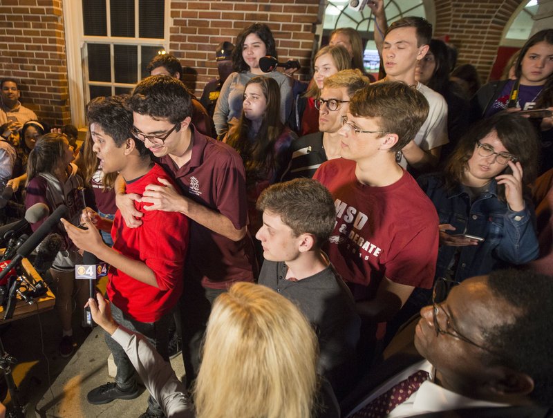 Φλόριντα: Μαθητές-επιζώντες από το μακελειό διαδήλωσαν κατά της οπλοκατοχής [εικόνες] | iefimerida.gr 4