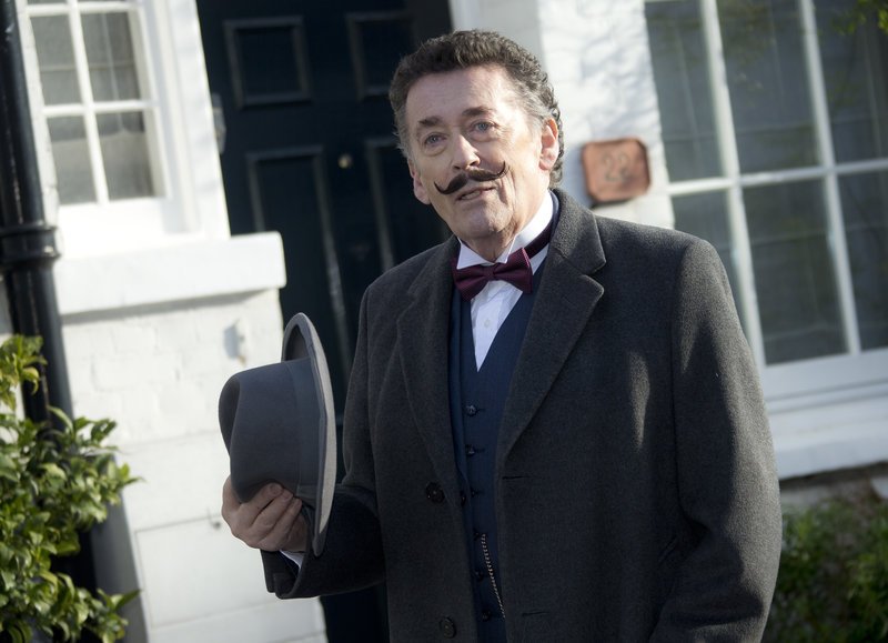 Πώς είναι σήμερα ο «Ιησούς από τη Ναζαρέτ» -Μόνο το διαπεραστικό βλέμμα είναι ίδιο [εικόνες] | iefimerida.gr 4