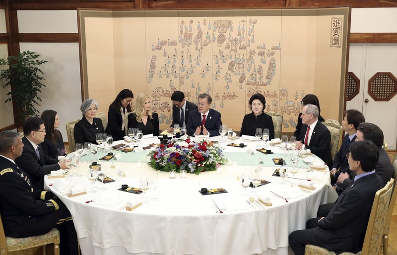 Στη Νότια Κορέα η Ιβάνκα Τραμπ -Συναντήθηκε με τον πρόεδρο της χώρας [εικόνες] | iefimerida.gr 1