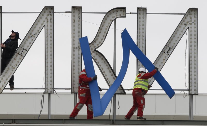 Σκόπια: Ξήλωσαν το «Μέγας Αλέξανδρος» από την πινακίδα του αεροδρομίου [εικόνες & βίντεο] | iefimerida.gr 0