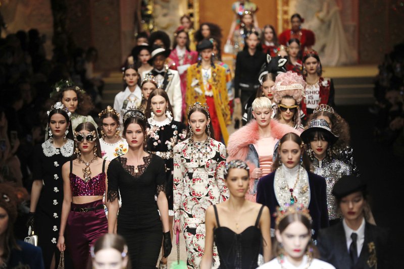 Ασύλληπτο! Drones έκαναν πασαρέλα στην επίδειξη των Dolce & Gabbana -Παρουσίασαν τσάντες [βίντεο] | iefimerida.gr 0