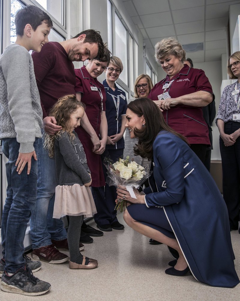 Το τατουάζ στο χέρι που πάλεψε πολύ για να σβήσει η Κέιτ Μίντλετον -Φαίνεται ακόμη [εικόνες] | iefimerida.gr 3