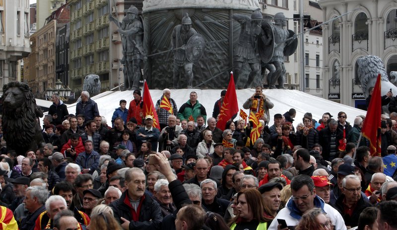  Διαδήλωση στα Σκόπια: «Είμαστε Μακεδόνες» φώναξαν κάτω από το άγαλμα του Μ. Αλεξάνδρου [εικόνες & βίντεο] | iefimerida.gr 6