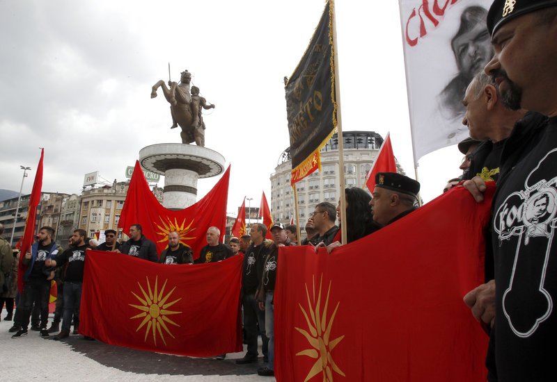  Διαδήλωση στα Σκόπια: «Είμαστε Μακεδόνες» φώναξαν κάτω από το άγαλμα του Μ. Αλεξάνδρου [εικόνες & βίντεο] | iefimerida.gr 7