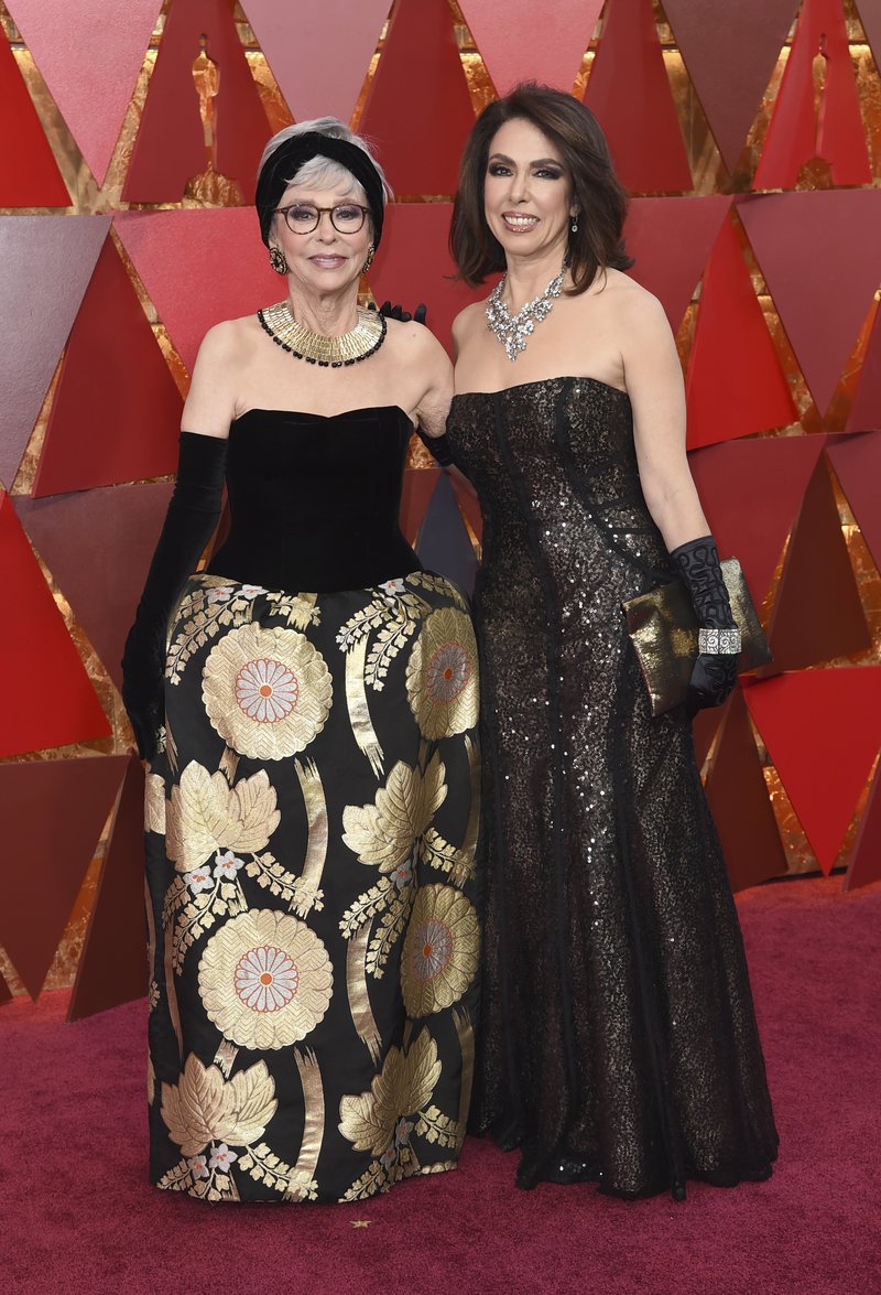 Οσκαρ 2018: Σταρ πήγε στα Οσκαρ με το ίδιο φόρεμα που είχε βάλει 56 χρόνια πριν [εικόνες] | iefimerida.gr 8