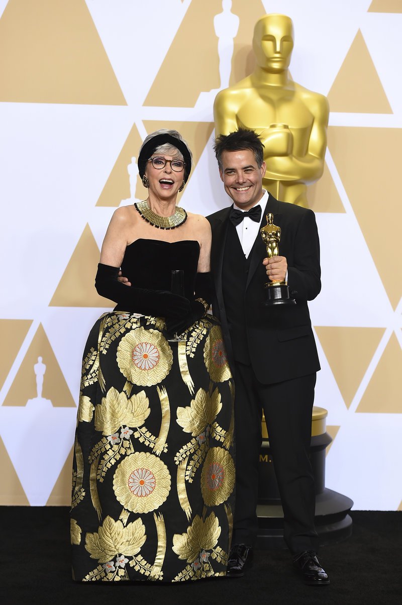 Οσκαρ 2018: Σταρ πήγε στα Οσκαρ με το ίδιο φόρεμα που είχε βάλει 56 χρόνια πριν [εικόνες] | iefimerida.gr 1