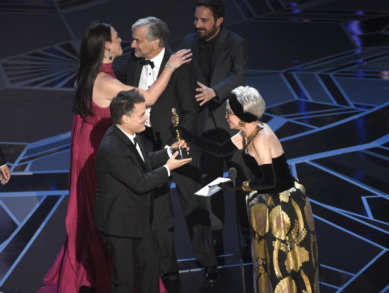 Οσκαρ 2018: Σταρ πήγε στα Οσκαρ με το ίδιο φόρεμα που είχε βάλει 56 χρόνια πριν [εικόνες] | iefimerida.gr 0