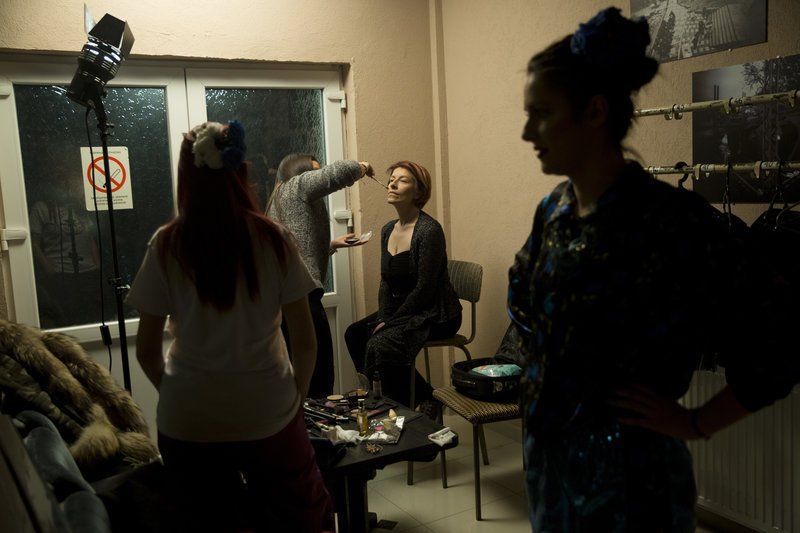 Εκαναν μιούζικαλ το βίο του Μιλόσεβιτς -Μέχρι και τη δίκη του στη Χάγη [εικόνες & βίντεο] | iefimerida.gr 4