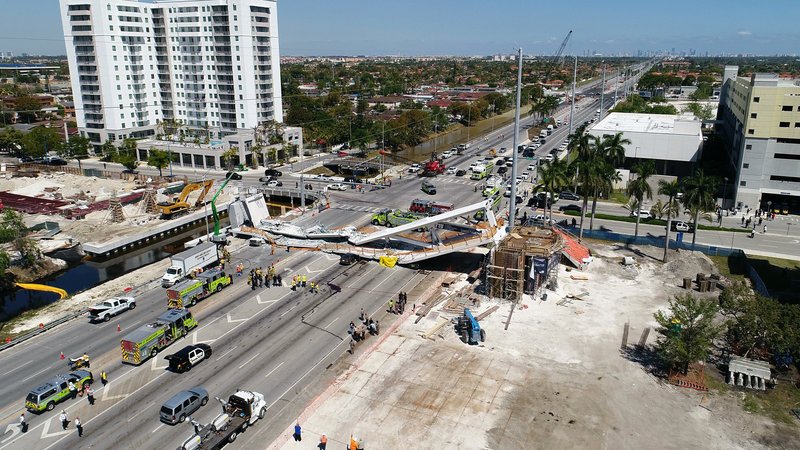 Πώς στήθηκε μέσα σε μόλις έξι ώρες η πεζογέφυρα που κατέρρευσε στο Μαϊάμι [βίντεο]  | iefimerida.gr 4