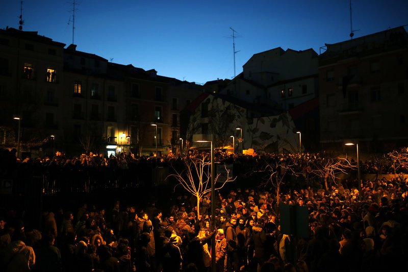 Πεδίο μάχης η Μαδρίτη με αφορμή τον θάνατο 35χρονου πλανόδιου πωλητή [εικόνες] | iefimerida.gr 1