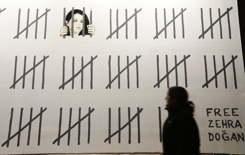 Το «λαθραίο» ευχαριστώ Kούρδισσας καλλιτέχνιδας στον Banksy μέσα από τουρκική φυλακή [εικόνες] | iefimerida.gr 1