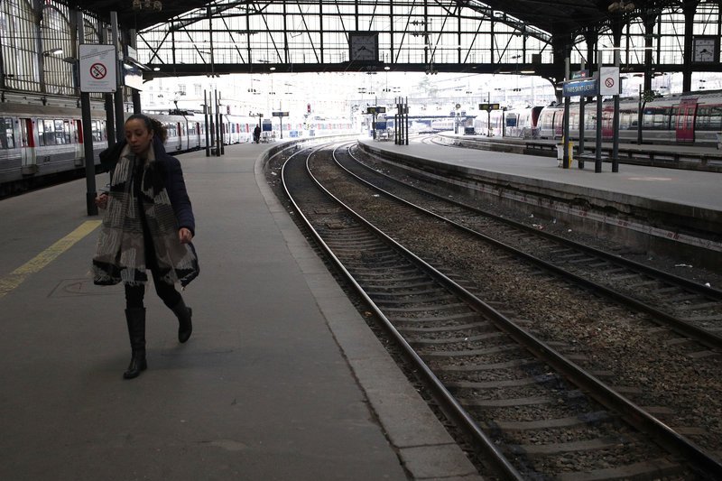 Σε απεργιακό κλοιό η Γαλλία λόγω της εργασιακής μεταρρύθμισης του Μακρόν [εικόνες]  | iefimerida.gr 0