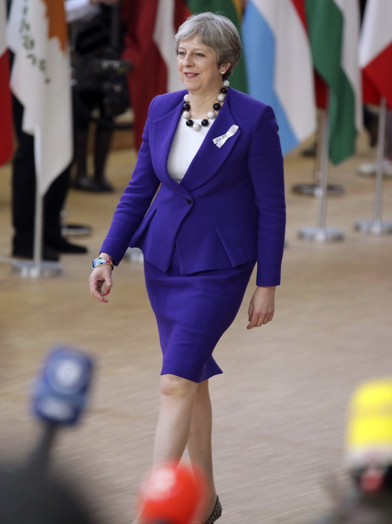 Τι συμβολίζει η κορδέλα που φορούν όλοι στη Σύνοδο των Σοσιαλιστών στις Βρυξέλλες [εικόνες] | iefimerida.gr 2