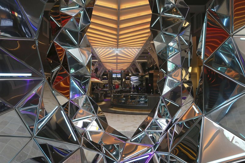 Σάλπαρε για τη Μεσόγειο η «πλωτή πόλη» -Το μεγαλύτερο κρουαζιερόπλοιο του κόσμου [εικόνες & βίντεο]  | iefimerida.gr 3