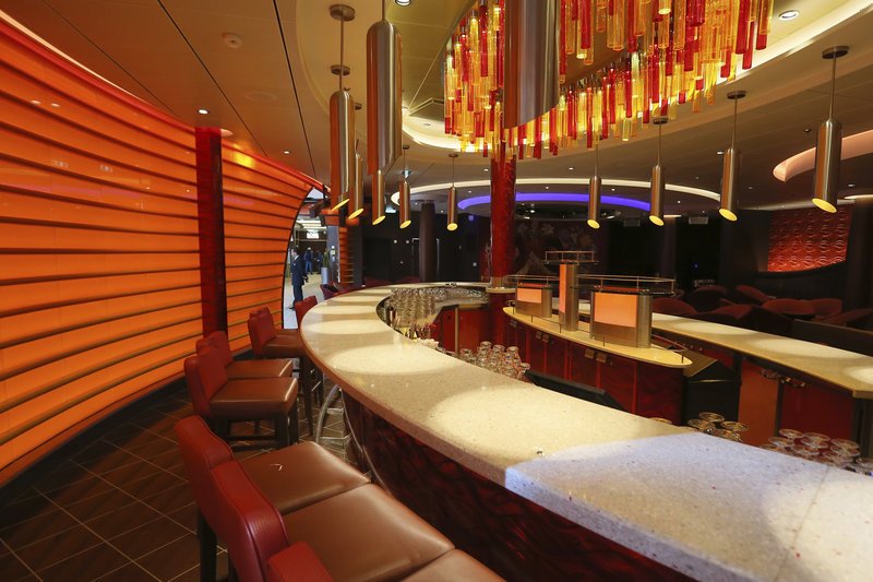 Σάλπαρε για τη Μεσόγειο η «πλωτή πόλη» -Το μεγαλύτερο κρουαζιερόπλοιο του κόσμου [εικόνες & βίντεο]  | iefimerida.gr 6