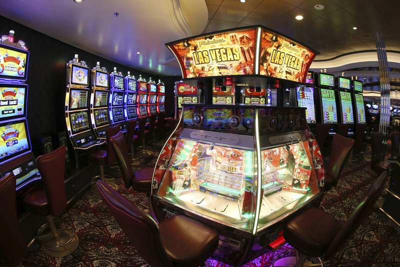 Σάλπαρε για τη Μεσόγειο η «πλωτή πόλη» -Το μεγαλύτερο κρουαζιερόπλοιο του κόσμου [εικόνες & βίντεο]  | iefimerida.gr 12