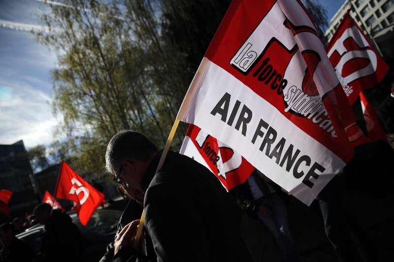 Κορυφώνεται η διαμάχη Μακρόν-Air France: «Το κράτος δεν βρίσκεται εδώ για να σβήνει χρέη» | iefimerida.gr 0