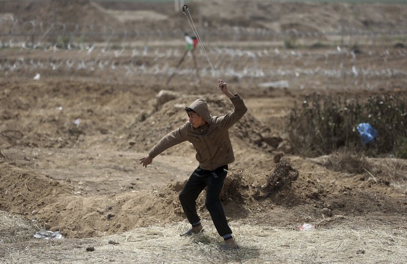 Στις φλόγες και πάλι η Λωρίδα της Γάζας: Δεκάδες Παλαιστίνιοι τραυματίες σε νέες συγκρούσεις με τον ισραηλινό στρατό [εικόνες & βίντεο]   | iefimerida.gr 1
