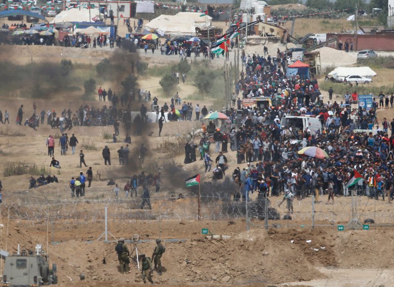 Στις φλόγες και πάλι η Λωρίδα της Γάζας: Δεκάδες Παλαιστίνιοι τραυματίες σε νέες συγκρούσεις με τον ισραηλινό στρατό [εικόνες & βίντεο]   | iefimerida.gr 3