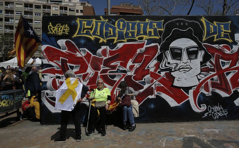 Μεγάλη διαδήλωση στη Βαρκελώνη -Πιέζουν για την ανεξαρτησία [εικόνες] | iefimerida.gr 3