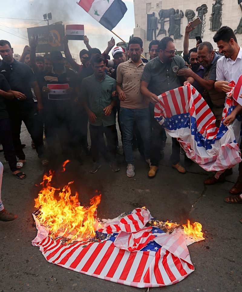 Στους δρόμους οι Ιρακινοί -Εκαψαν σημαία των ΗΠΑ [εικόνες] | iefimerida.gr 4