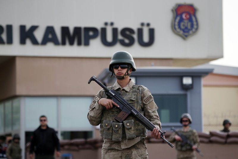 Αρχίζει στην Τουρκία η δίκη του Αμερικανού πάστορα, που ο Ερντογάν θέλει να ανταλλάξει με τον Γκιουλέν | iefimerida.gr 1