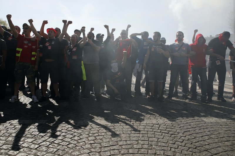 Παρίσι: Αγριες συγκρούσεις με την αστυνομία στη διαδήλωση των συνδικάτων [εικόνες] | iefimerida.gr 5