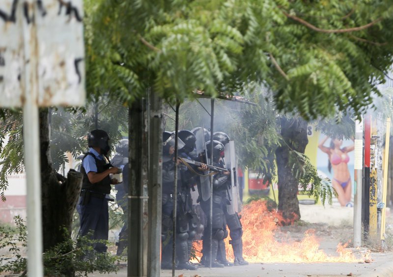 Σοκαριστικό βίντεο: Ρεπόρτερ έπεσε νεκρός σε ζωντανή αναμετάδοση ταραχών στη Νικαράγουα [εικόνες & βίντεο]  | iefimerida.gr 11